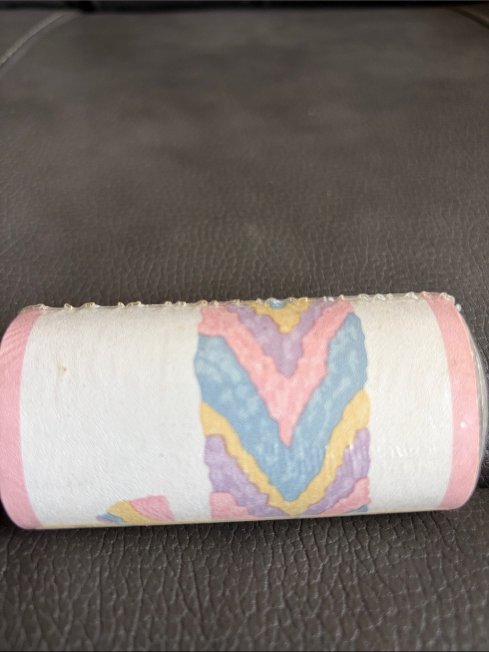 Vintage United Border Wallpaper Trim in Pink and Pastel Accents - Picture 5 of 10